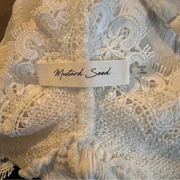 Mustard Seed Surplice Lace Trim Tank Top Size Small From Buckle - Picture 4 of 5